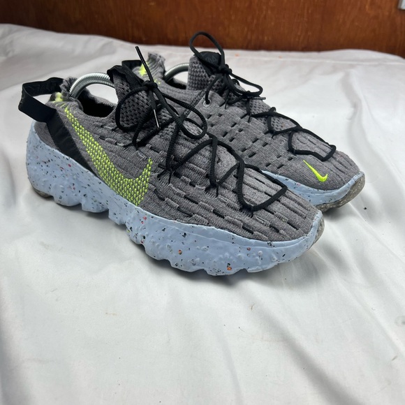 Nike Space Hippie 04 Men Sz 10.5 Grey Volt Smoke Athletic Shoe CZ6398-001 - Picture 2 of 6